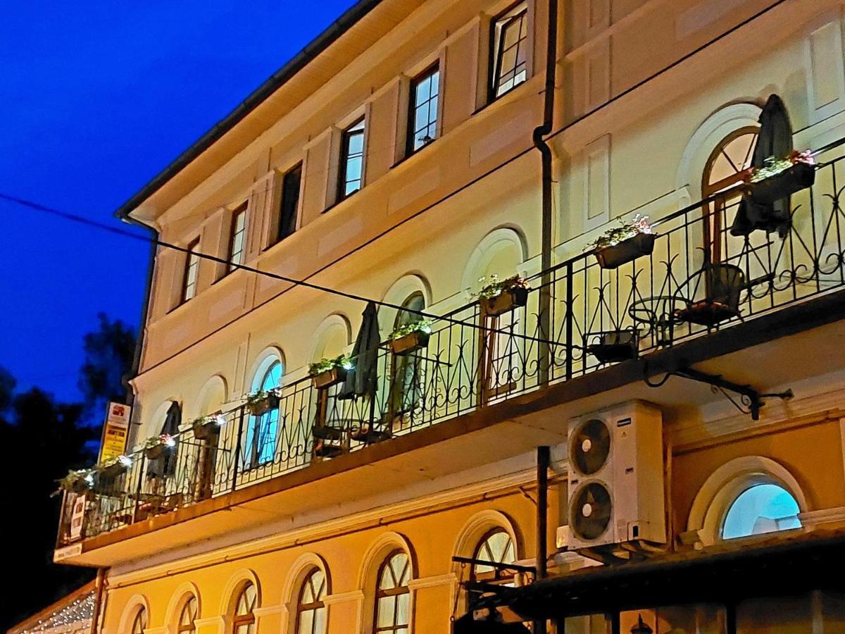 Apartments U Ratushi Kamianets-Podilskyi Exterior foto